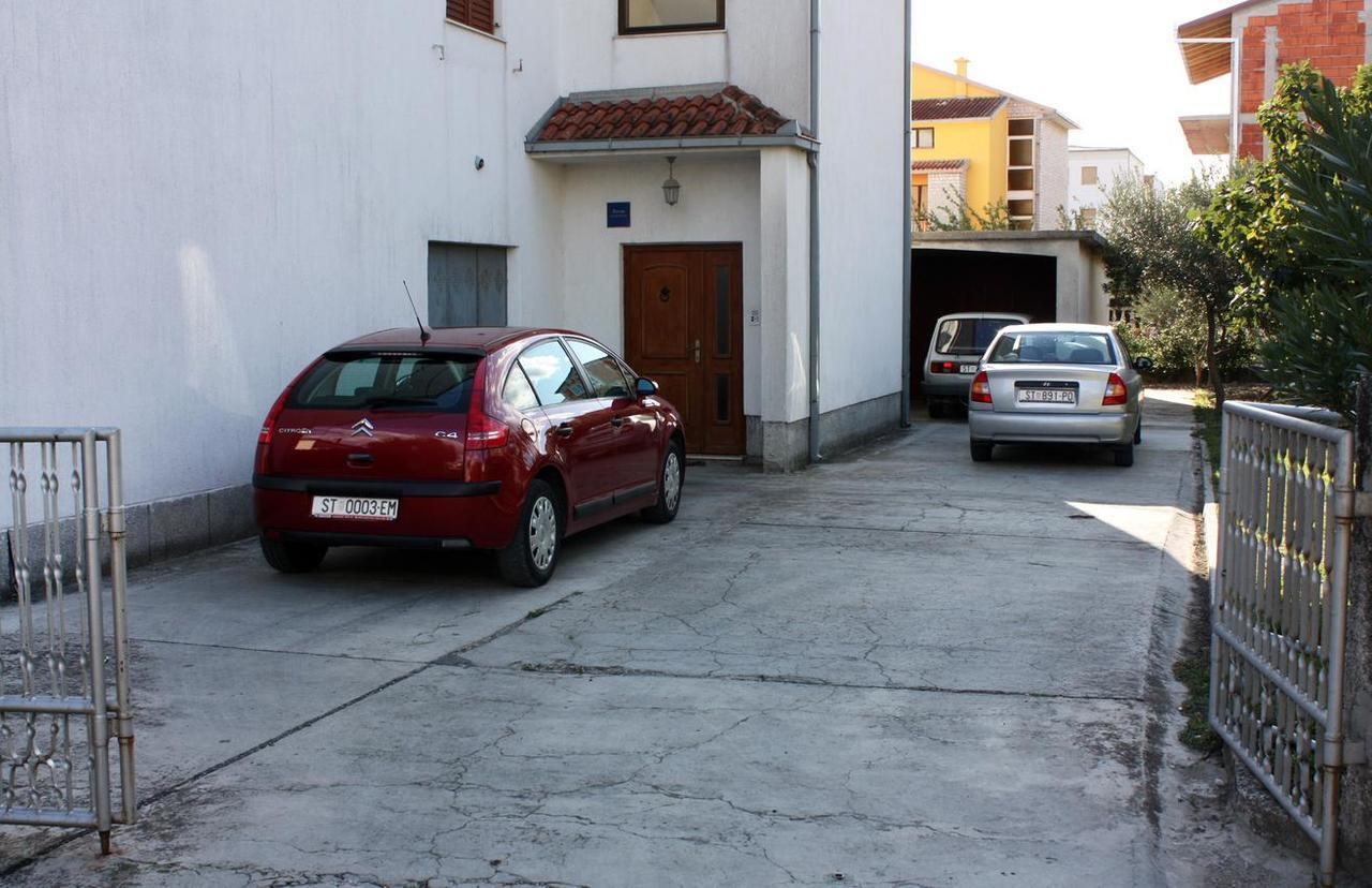 Apartments With A Parking Space Kastel Stafilic, Kastela - 5219 Esterno foto